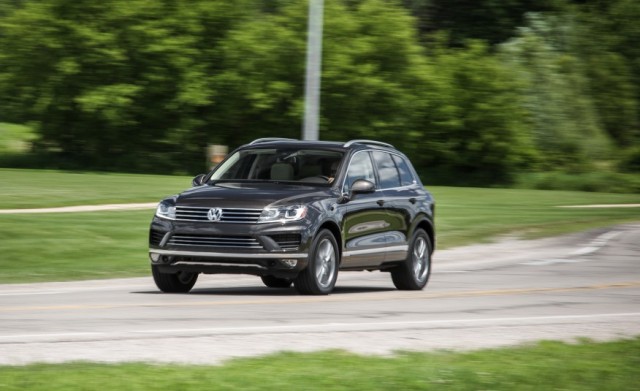 Suvsandcrossovers.com ‘’2017 VW Touareg’’ 2017 SUV and 2017 Crossover Buying Guide includes photos, prices, reviews, New or Redesigned Luxury SUV and Crossover Models for 2017, 2017 suv and crossover reviews, 2017 suv crossover comparison, best 2017 suvs, best 2017 Crossovers, best luxury suvs and crossovers 2017, top rated 2017 suvs and crossovers , small 2017 suvs and 2017 crossovers, 7 passenger suvs and Crossovers, Compact 2017 SUV And Crossovers, 2017 SUV and 2017 Crossover Small SUVs & Crossovers: Reviews & News The Hottest New Trucks And SUVs For 2017 View the top-ranked Affordable Crossover SUVs 2017 suv and crossover hybrids 2017suv crossover vehicles 2017 Suvsandcrossovers.com